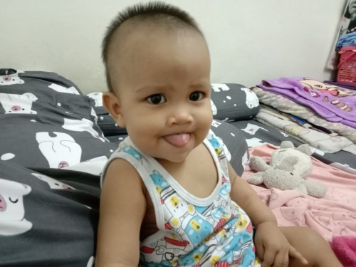 น้องจะขวบแล้วค่ะแต่ยังยืนไม่แข็งเลยนี้ปกติมั้ยคะ