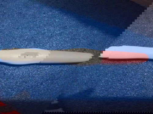 Ini. Tanda hamil bukan sih Bun ,tapi garisnya yang satu samar