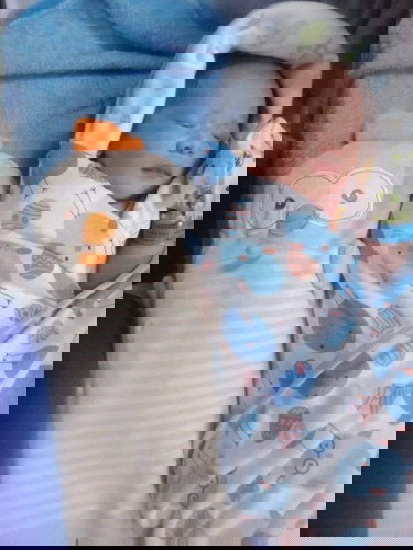 เกิดแล้วจ้า เด็กชาย ฟาริส อาหามะ 
ชื่อเล่นน้องนาวา
น้ำหนักตอนคลอด3210ก.ก เกิดวันที่1ก.ค2564เวลา00.06