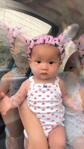 ลูกไม่ยอมดูดขวดนมเอง