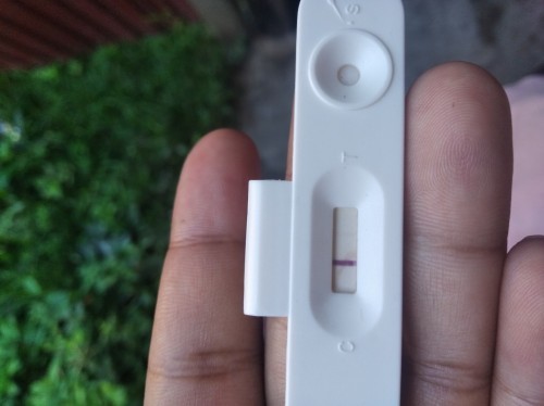 ตรวจตอนแรกขึ้นขีดเดียว พอผ่านไปกลับมาดูใหม่ขึ้นขีดที่สองจางๆ จะมีโอกาสท้องไหมคะ ขอบคุณล่วงหน้าค่ะ