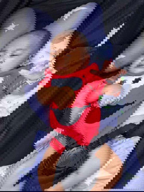 ผมกินนมแม่อย่างเดียวเลยครับ