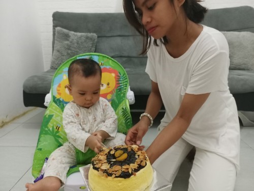 Usia 8 bulan belum merangkak aman kah ?