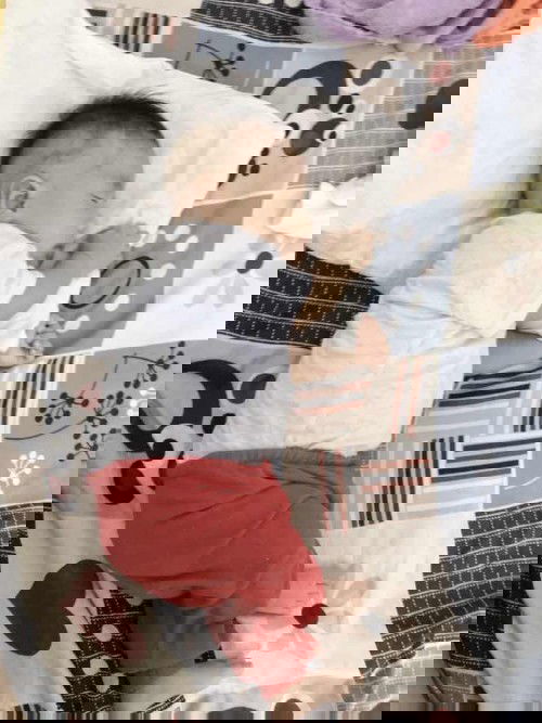 Cho e hỏi ngu tí Con e một tháng 12day 5kg có bé k ạ cân nặng tiêu chuẩn là bao nhiêu đó