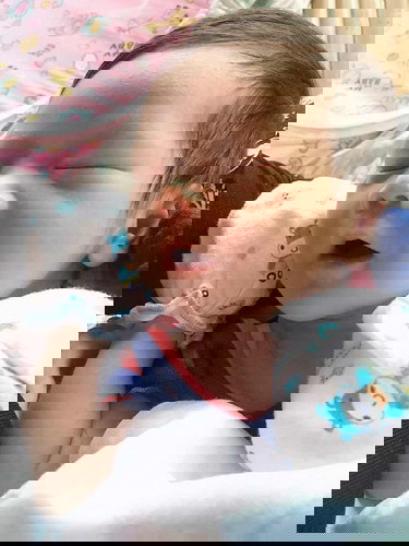 น้องเเพรวา. สวัสดีเเม่ๆทุกคนจ้า
น้ำนมเเม่หนูไหลเยอะเเล้วนะคะ🥰