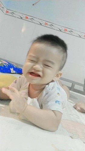 Bé e 9 tháng rồi vẫn chưa mọc cái răng nào... Có mom nào giống tình trạng này không ạ e lo quá ạ....