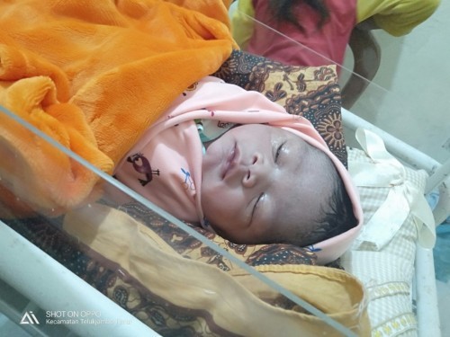 Alhamdulillah baby boy 3,6 ons. . Panjang 50 cm.. lahiran normal . Berkah selamet π