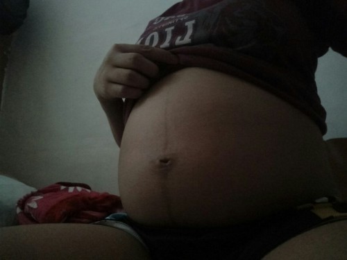 Hi mga mommies ask ko lang 7months preggy pero anliit ng tiyan ko parang busog lang