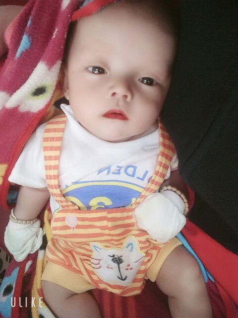Bé nhà mình được 3 tháng r ạ