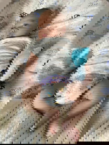 เรื่องการกินนมและน้ำหนักลูก
ตอนนี้ลูกได้ 1.เดือน19 วัน น้ำหนัก 5.9 กิโล แรกคลอด 2.8 โล อยากถามว่าบ้านอื่น
น้ำหนักตัวลูกเท่าไร การกินนม ให้กินยังไง