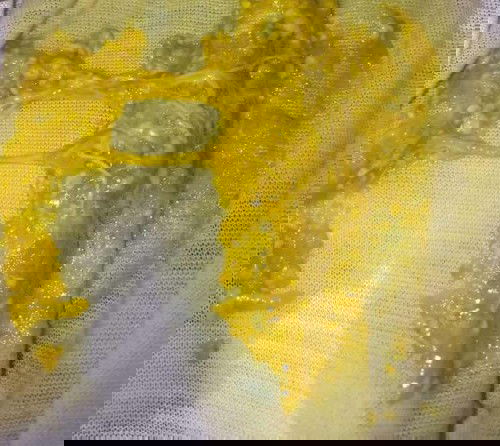 Mohon maaf, jangan diklik jika Bunda sedang makan karena gambar di bawah itu foto feses anak saya🙏