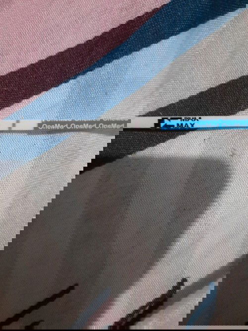 Tespek garis 2 smar n keluar bercak