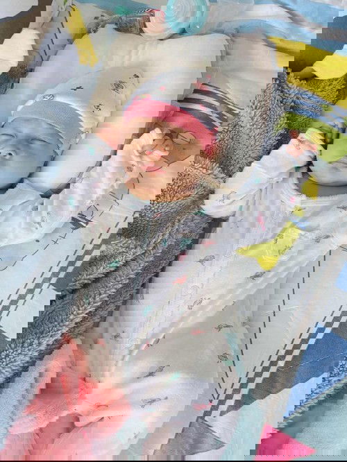 น้อง 1 เดือนนอนยากมากงอแงทุกครั้ง หลับแปปเดียวตื่น แม่แทบไม่ได้ทำอะไรเลย อุ้มพอวางน้องตื่นแต่ดีที่กลางตืนน้องไม่งอแง บ้านไหนมีวิธีให้น้องหลับง่ายบ้างคะ 😖