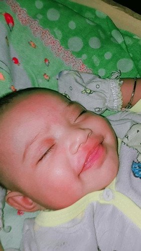 Mau bertanya, kalo bayi susah tidur malam gi mna ya cra ngatasinya?umurnya 2 bulan