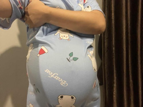 สอบถามหน่อยคะ แบบนี้ท้องดูเล็กไปเหรอคะ ขอบคุณสำหรับคำตอบค่ะ