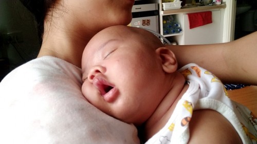 กลัวแมลงวันบินเข้าปากน้องจังค่ะ😂