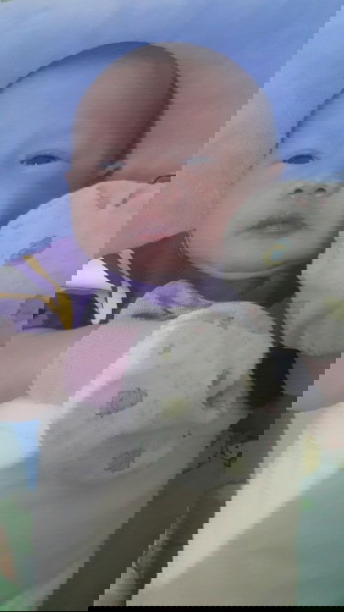 Baby Baru lahir bersin dan mendengkur