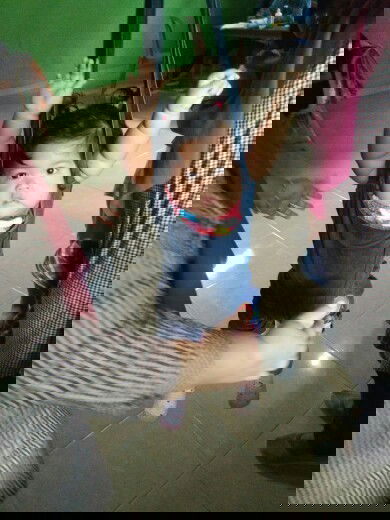 Banyak orang yg Suka nyium anakku