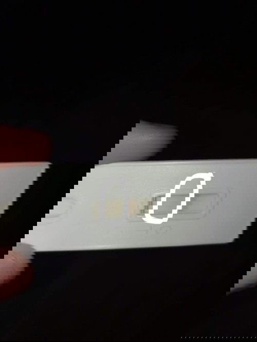 Hello po mga mommise! Tanong ko lang possible po ba na positive? Kase po parang may dilaw sya eh. #pleasehelp