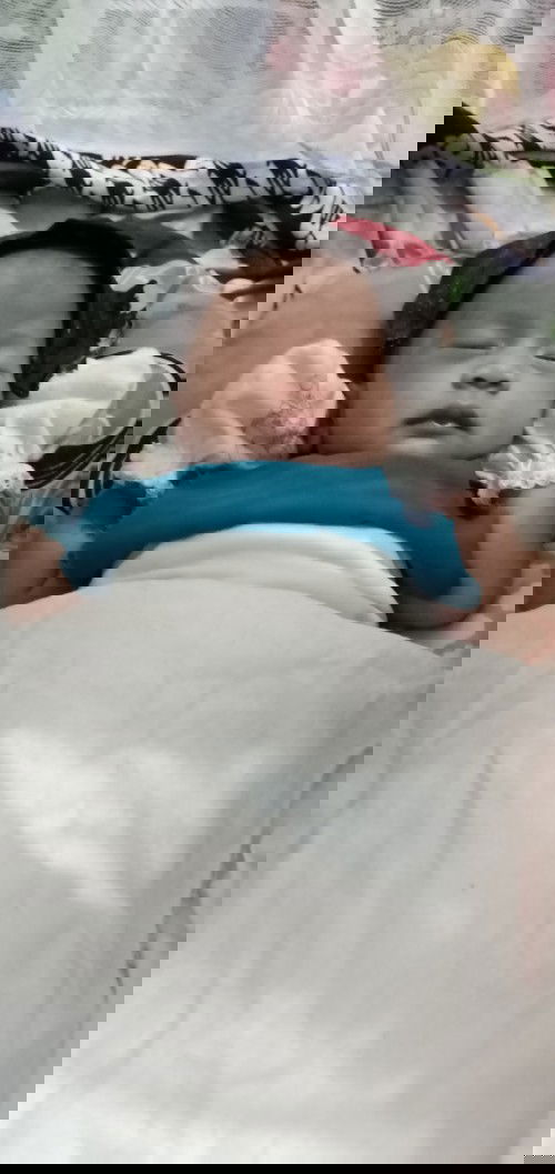 Bun,bayiku 1 blan stengah,udh 2 hr bdan@ pnas bnget,skrg udh timbul bercak mrah2 d bdan@,gmn y bun ?