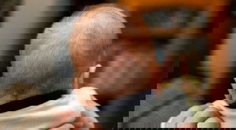 Garis kepala dibagian belakang kepala bayi