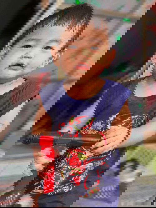 น้อง1ขวบแล้วถ้าให้กินนมกล่องแล้วเวลานอนต้องตัดนมกล่องใส่ขวดหรอคะ