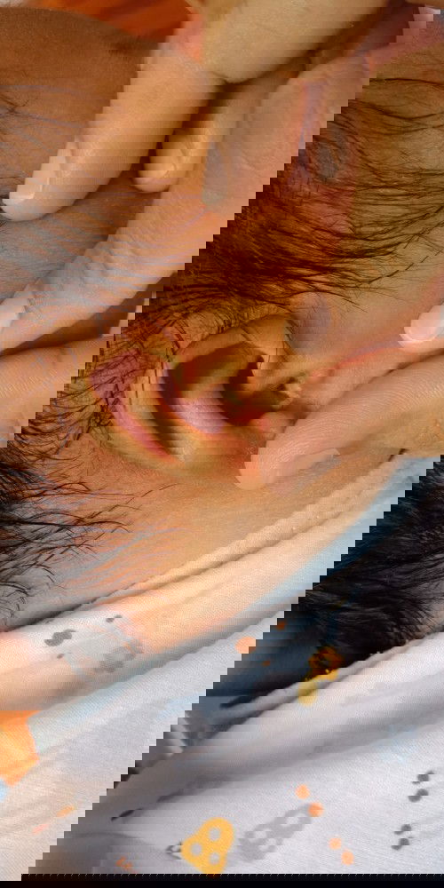 มีไขสีเหลืองออกจากหูน้องเป็นอะไรไหมค่ะ
น้อง 1 เดือน
(ขอบคุณค่ะ)