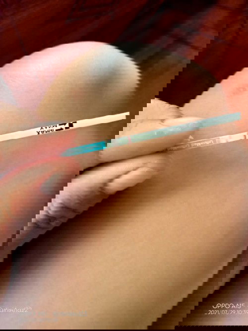 Halo bun,mau tanya saya sudah telat 1 minggu tp kemarin dicek 2 garis tp yg 1 samar apakah itu +?