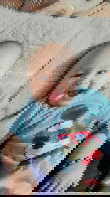 halo bun aku baru 4 bulan 22 hari
bb aku udah 8,5kg loh aku full asi