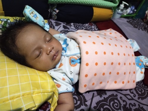 Bagaimana ya bun, cara mengatasi anak yg nggak mau lepas dari tangan kita. Sebentar2 pasti nangis