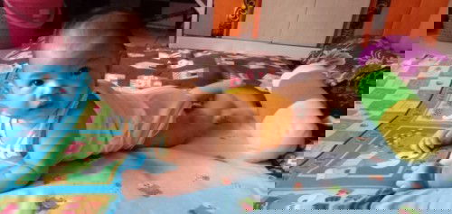 Baby ku usia 4 bulan.. berat nya 5,7 kg lingkar kepalanya 38cm tingginya 61.. apakah normal..