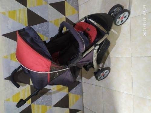 Hibah Stroller (Close)