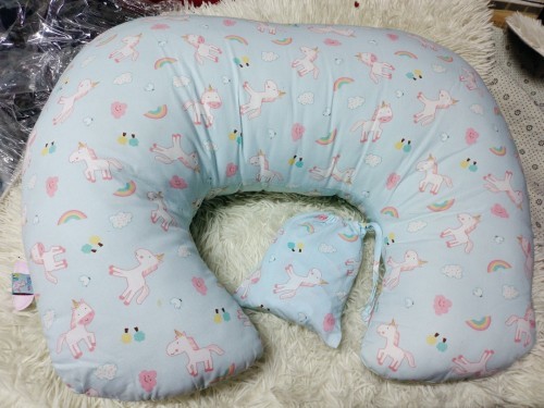 หมอนรองให้นม เกรซคิดส์ ***มือ1 พร้อมผ้าคลุมปั้มนมลายเดียวกัน