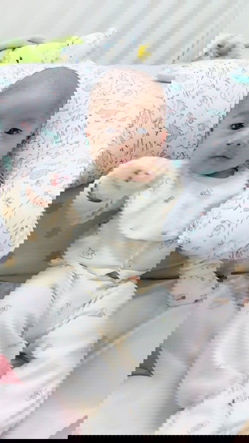 ลูก3เดือน น้ำหนัก6.5โล สูง63ซม.(แรกเกิด3.7โลยาว51ซม.)