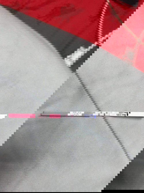 แบบนี้คือท้องไหมคะ ชัดแบบนี้ ตรวจครั้งเดียวแล้วมันวิ่งขึ้นเร็วมากๆเลยค่ะ
มีอาการปวดหัว+อาเจียนค่ะ