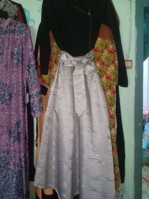 Izin preloved gamis² ya Bund, siapa tau ada yg minat🙏 jgn dibully ya☺️