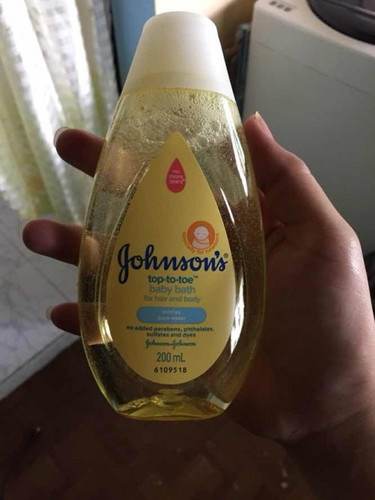 Johnson’s top-to-toe baby bath