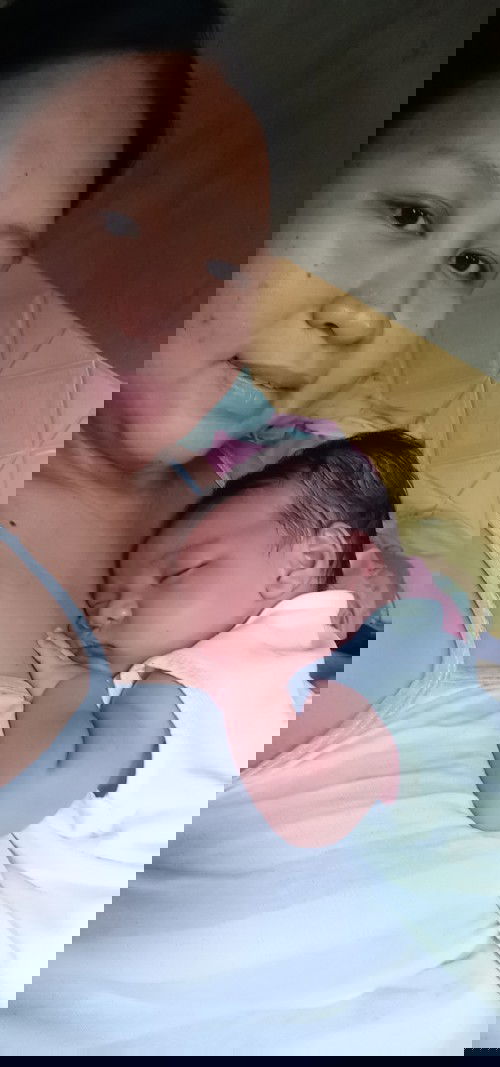 ask lang ano po ginagawa nyu kapag iyakin Ang 1month old nyung baby,sobrang iyakin Ang baby ko..