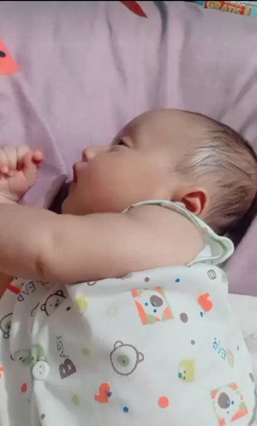 Bayi 1bulan 20hari