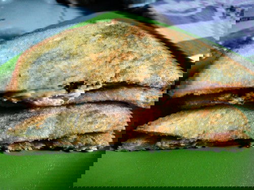 Cinta pertama atau cinta monyet