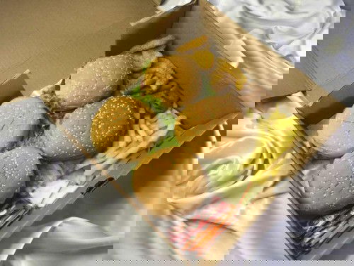 Jualan cemilan untuk nambah pemasukan