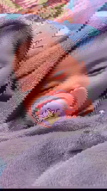 Bunda2 yg punya debay dikasih kempong/empeng tidak? Kalau iya bisa sebutin alasannya knp pake empeng