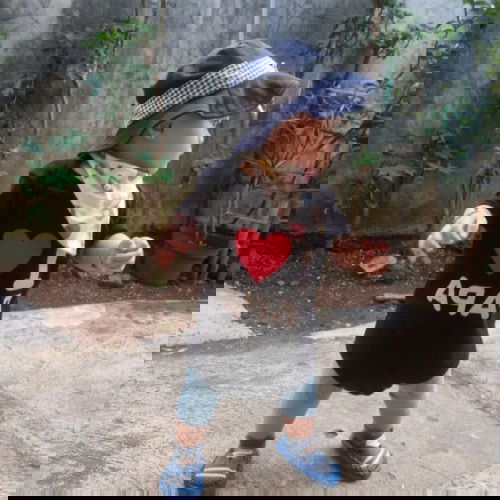 8 bulan bisa berdiri