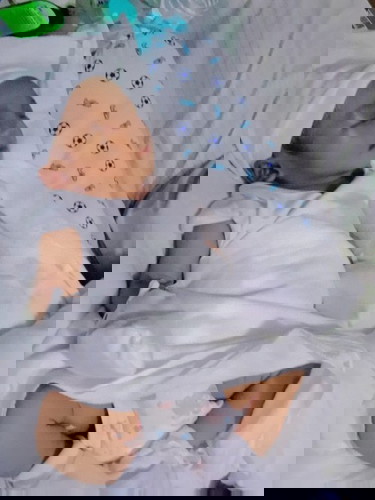 Mga mommy sino po dito ang may baby na nag mumuta? Worried na ako 3days na ganto lo ko ano gamot po?