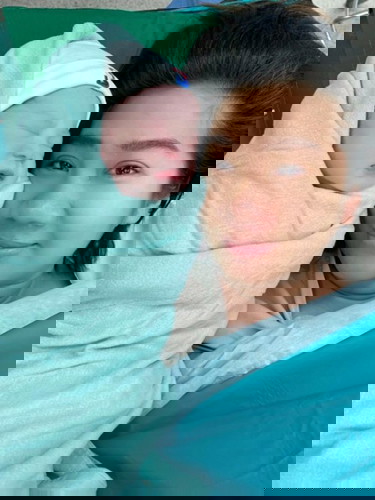 แรกเกิด ไม่มีไข ตัวขาวอมชมพู