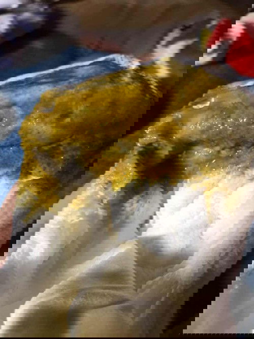 Pup bayi warna hijau berlendir