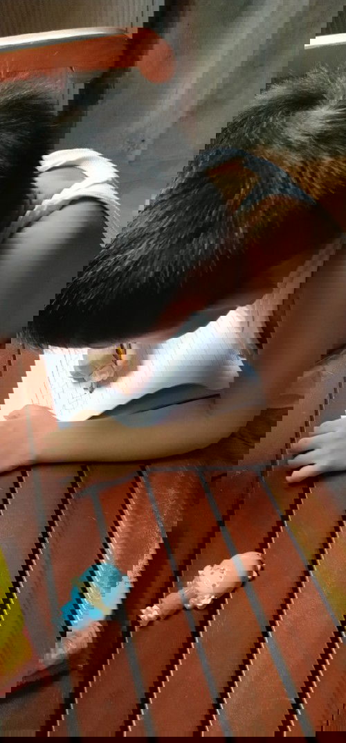 Pre-schooler na si baby