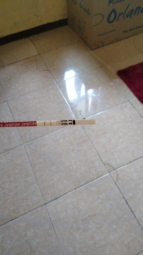 antara bingung dan sedih