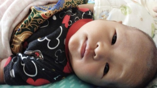 Ahmad uwais baby yg Tak suka menangis hanya bila dia ingin kan ASI Ibu dia menjerit menangis..