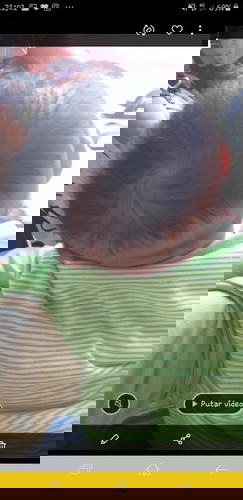 Saya ingin bertanya, bagaimana cara melatih bayi dengan leher cenderung miring kekiri??